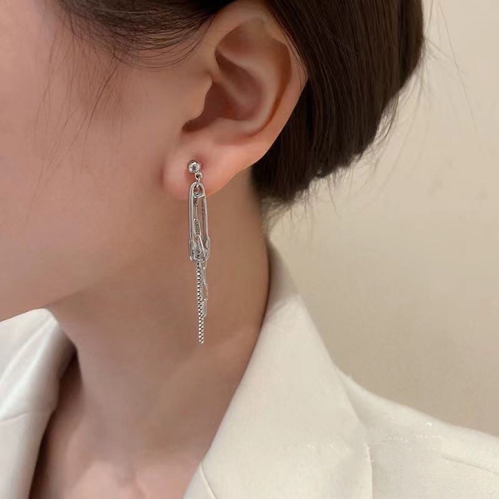 1 Pasang Anting Rantai Panjang Model Klip Kertas Warna Silver Untuk Wanita