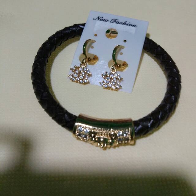 Gelang Hitam+Anting Chanel kecil