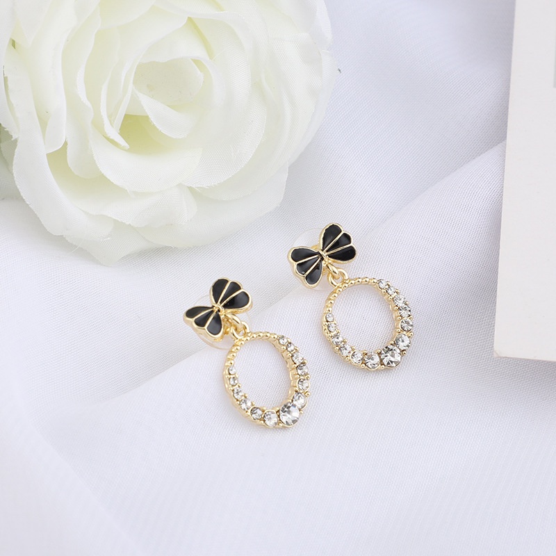 Anting Tusuk Bahan Sterling Silver 925 Desain Pita Warna Hitam / Putih Untuk Wanita