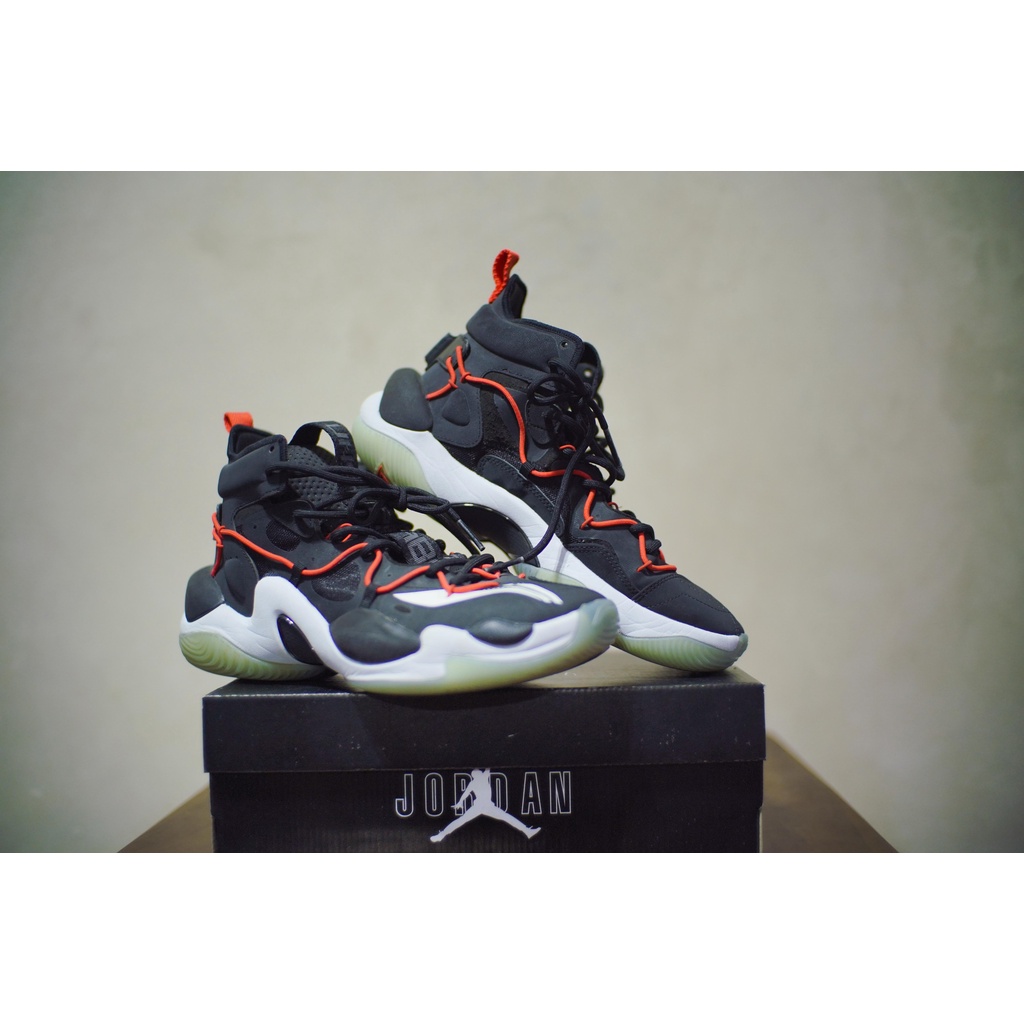 LI-NING Sepatu Basket Lining VI Original ABAQ011-1 Second Preloved Bekas 2nd Size 42