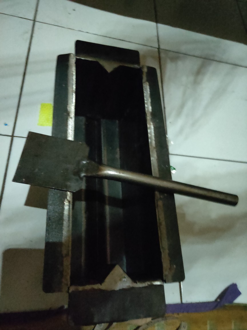 Cetakan Batako Model Engsel Ukuran 30x15x10cm