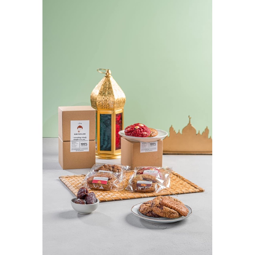 

AMIRA COOKIES HAMPERS