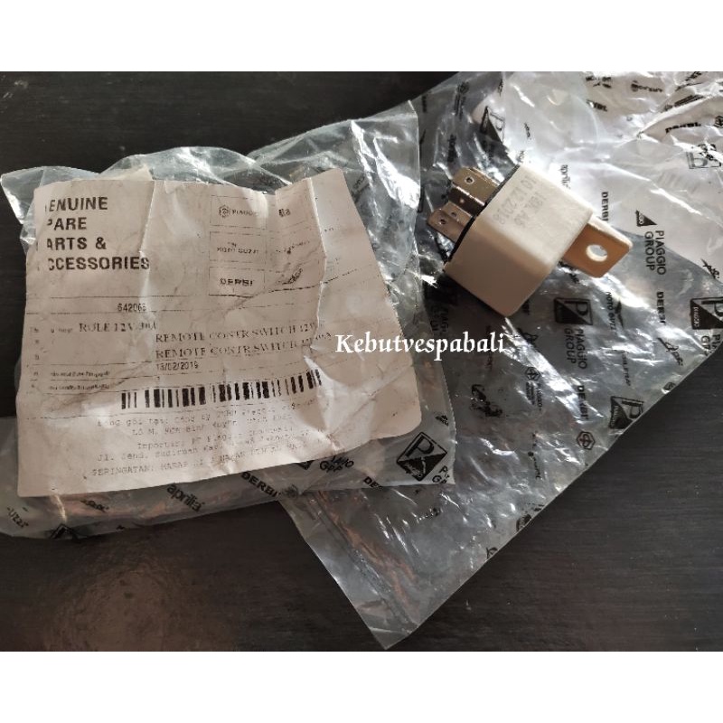 Relay Putih / Relay Pompa Bensin / Relay Lampu Original Vespa Matic