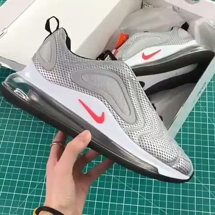 air max 720 silver bullet