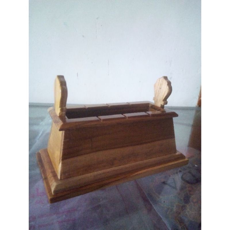 asbak rokok unik model nisan dari kayu jati di politur halus,p 17 cm,lebar 8,5 cm,tinggi 11 cm