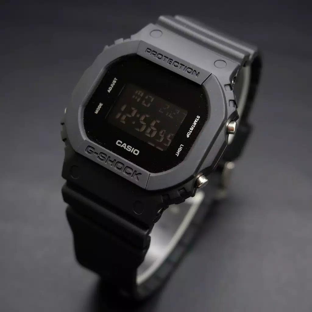 Jam Tangan Pria Digital Sport Tali Rubber Model DW-5600 Black Edition