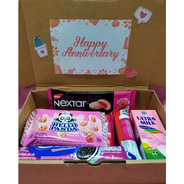 

Kado anniversary/hampers/custom hampers/kado ulang tahun/custom kado graduation/hampers makanan/hampers murah/hampers makanan serba pink