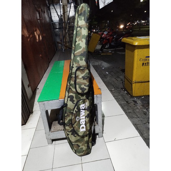 tas pancing daiwa loreng  2kantong 75cm 90cm dan 100cm