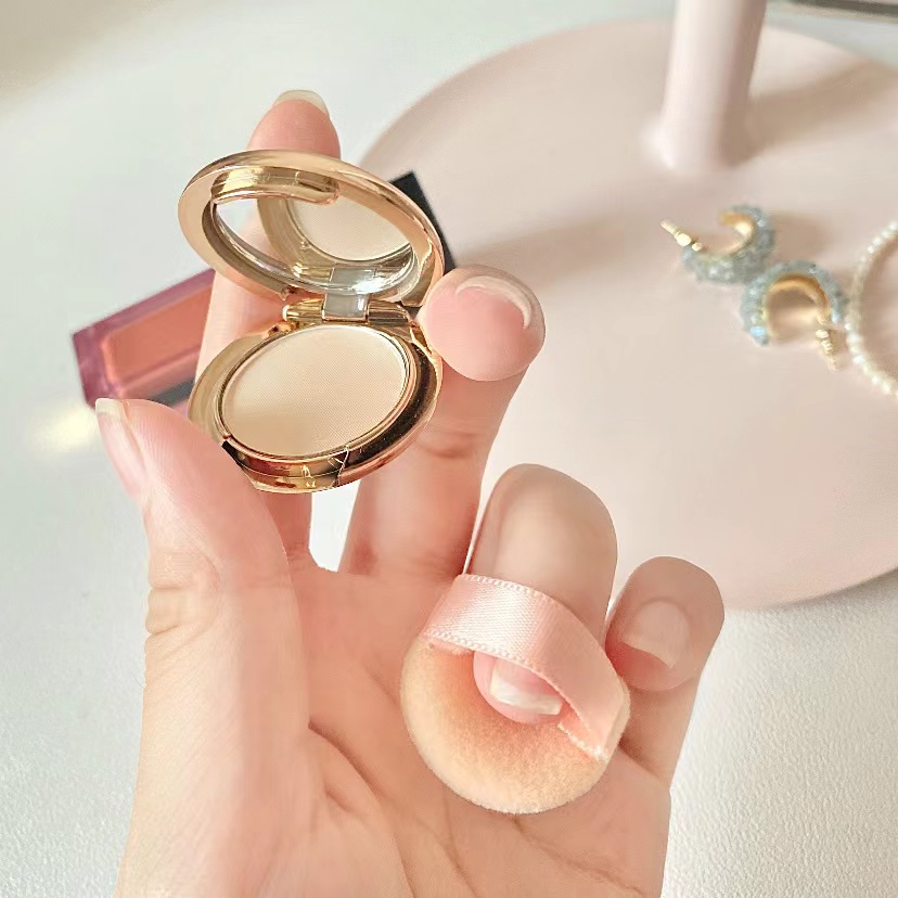 Mini Charlotte Tilbury Airbrush Flawless Finish Powder 0.8g/0.02oz Free Puff/SPONS