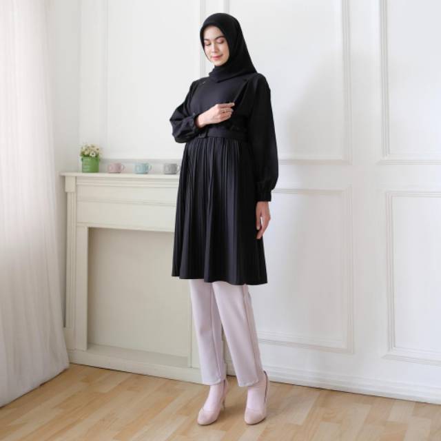 TUNIC CANTIK MOMS PLISKA FIT TO L BLACK WHITE BISA MENYUSUI