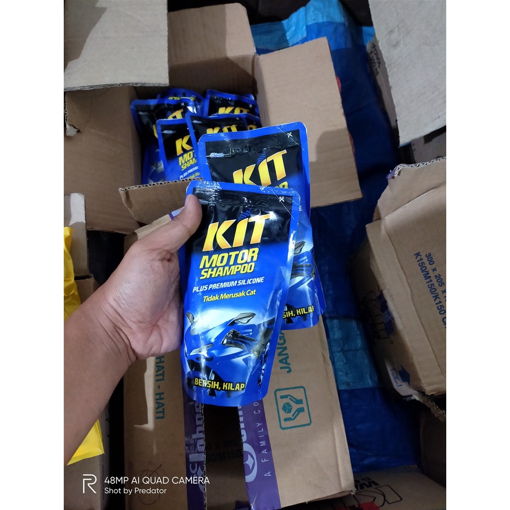 KIT SHAMPOO MOTOR POUCH 200ML +SILICON BERSIH KILAP MELINDUNGI DAN TIDAK MERUSAK CAT