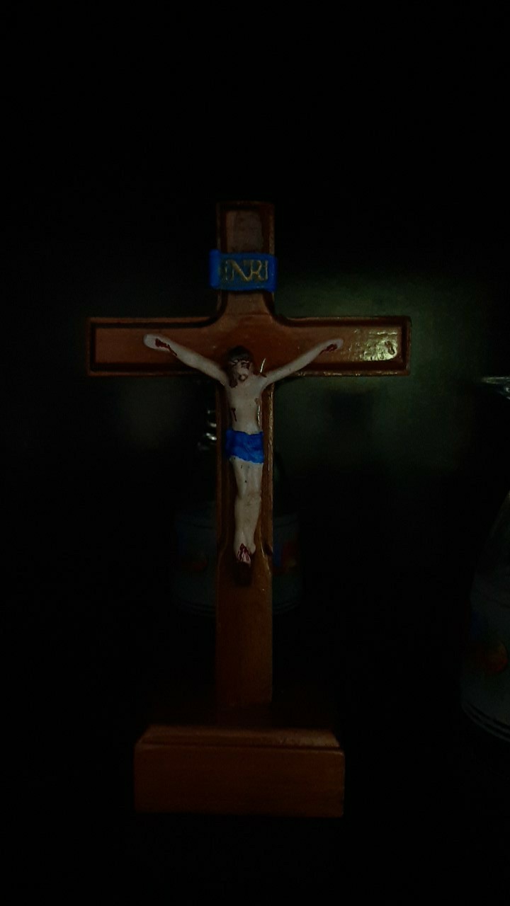 Souvenir Katolik Salib Duduk 15 Cm + Rosario / Salib Meja Katolik / Salib Patng Yesus