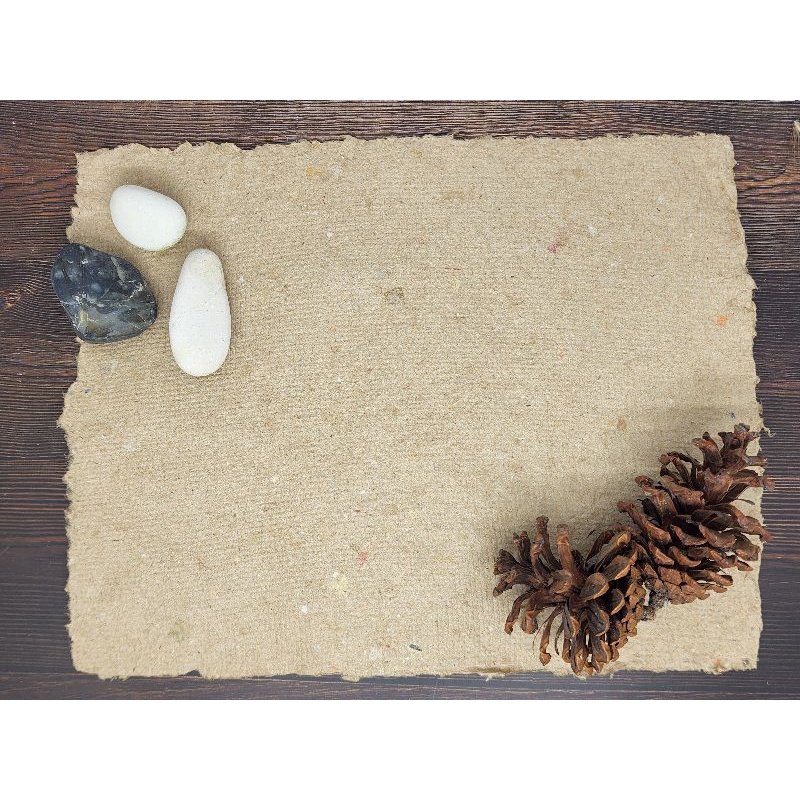 

Kertas daur ulang warna cokelat natural ukuran A5