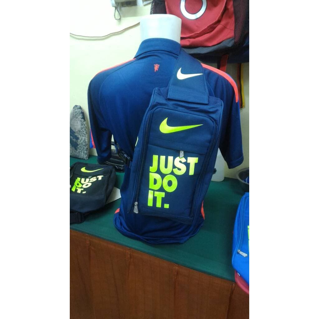 Tas Sepatu Bola / Futsal Slempang Slingbag Nike Just Do It