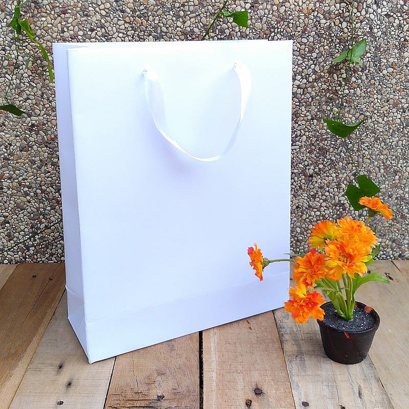 

Paperbag Polos Uk. 25 x 32 x 9 cm