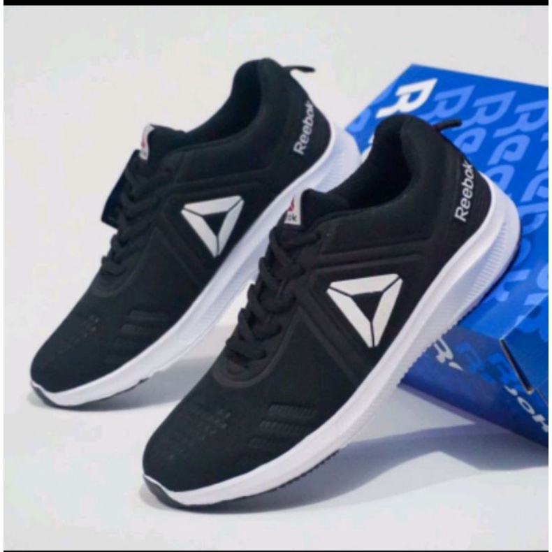 Sepatu Sekolah sneakers wanita Sepatu sneakers pria model terbaru.Sepatu sekolah SD smp