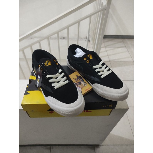 Patrobas x Onic Black