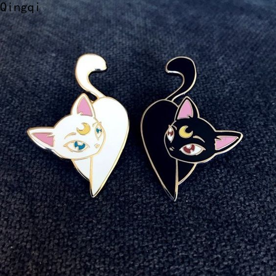 Luna Bros Pin Enamel Bentuk Kartun Kucing Bulan Sabit Untuk Aksesoris Taskerah Kemeja