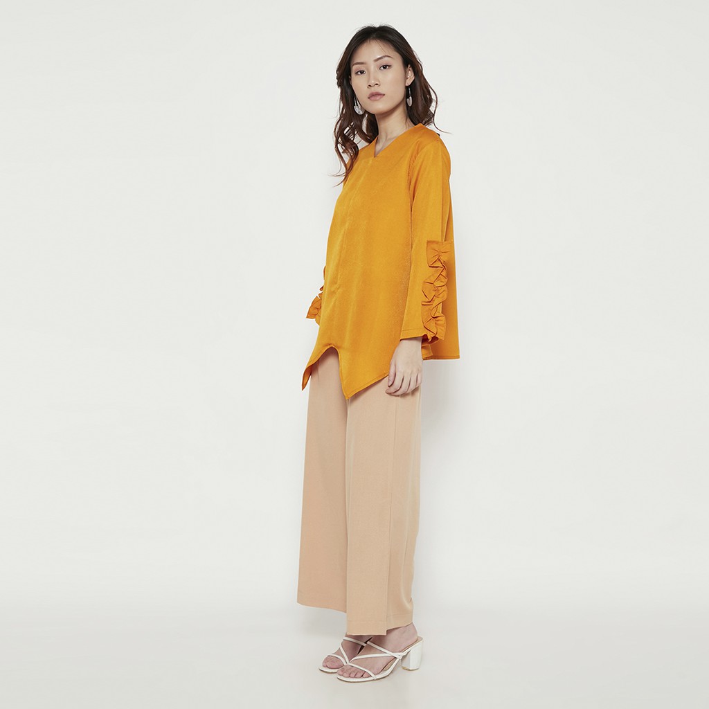 IE.DEMODE Rahel Atasan Blouse Wanita Asimetris V Neck Lengan Panjang Polos Yellow-1