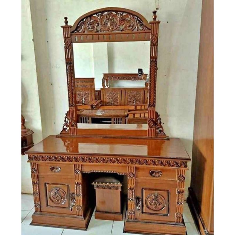 Meja Rias Rahwana. Tolet Jati Rahwana.