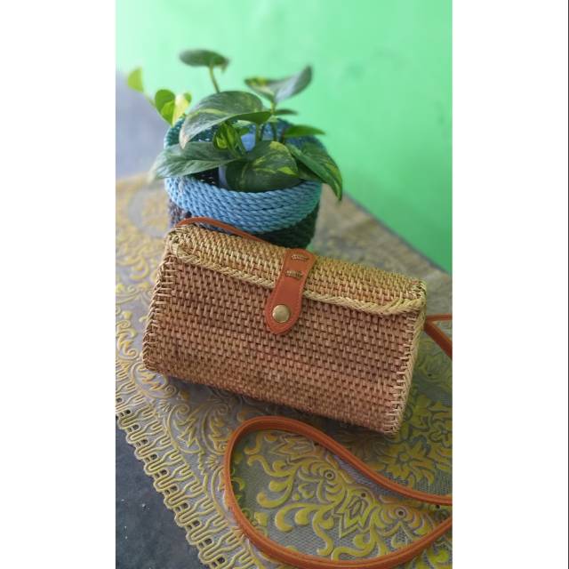 Tas slempang rotan persegi size 22x12cm