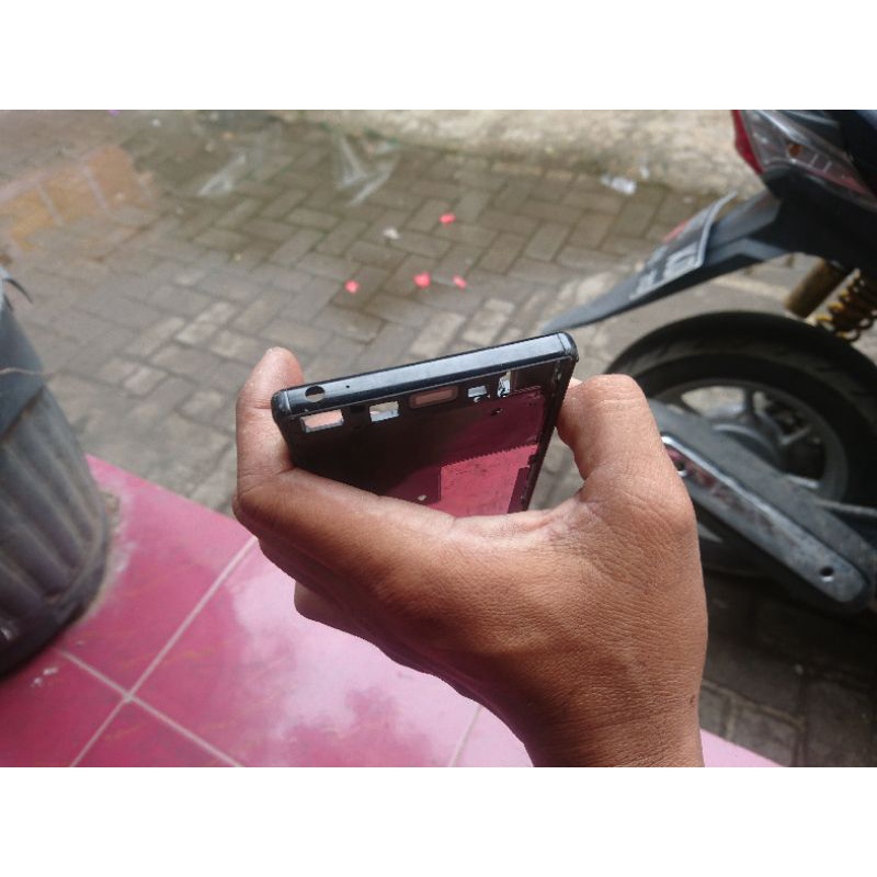frame + finger z5 premium black ori layak pakai. kmlusan 90%