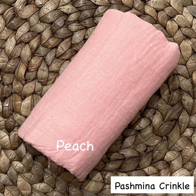 Pashmina crinkle Part 1 Hijab pasmina kusut Lavanya By Azzara-Peach
