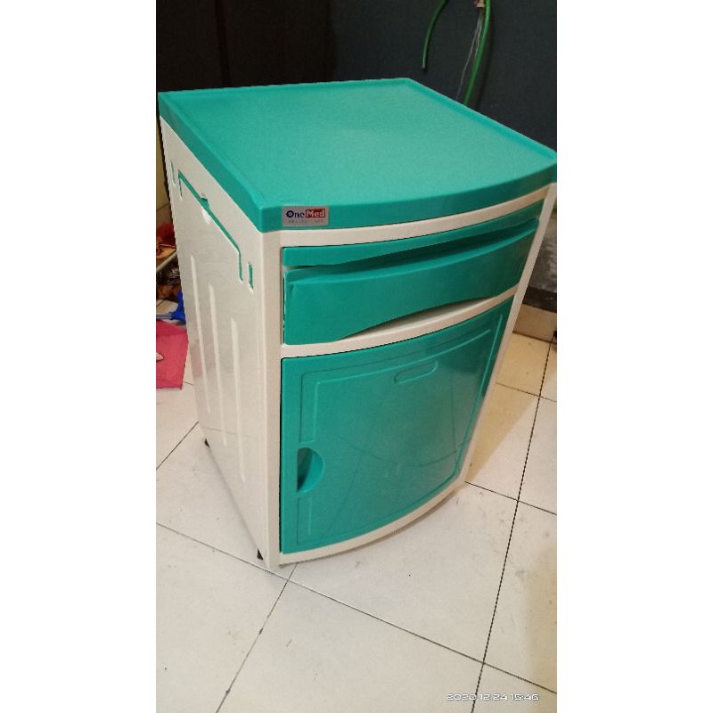 Bedsite Cabinet Onemed Lemari Rumah sakit