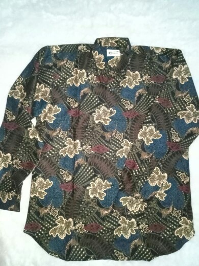 Kemeja Batik Slimfit Couple Ayah Dan Anak Lengan Panjang Warna Dasar Hitam Motif Coklat Dan Biru