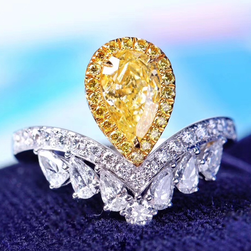 Fashion Luxury Water Drop Pear-Shaped Yellow Diamond Ring Crown Ring