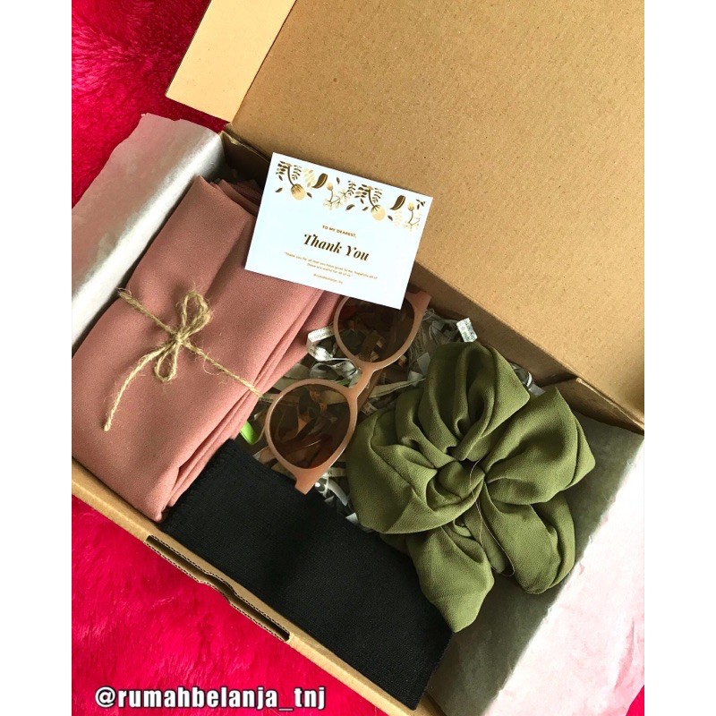 

paket hampers/kado ulangtahun/kado pernikahan/hampers hijab