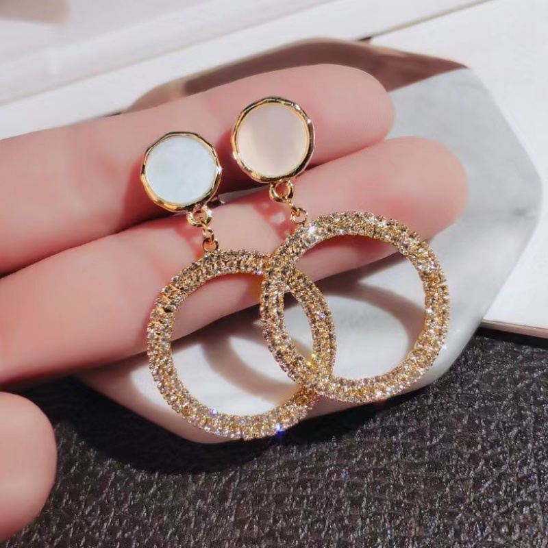 Anting Tusuk Gantung Desain Geometri Hias Berlian Gaya Klasiksimple Untuk Wanita