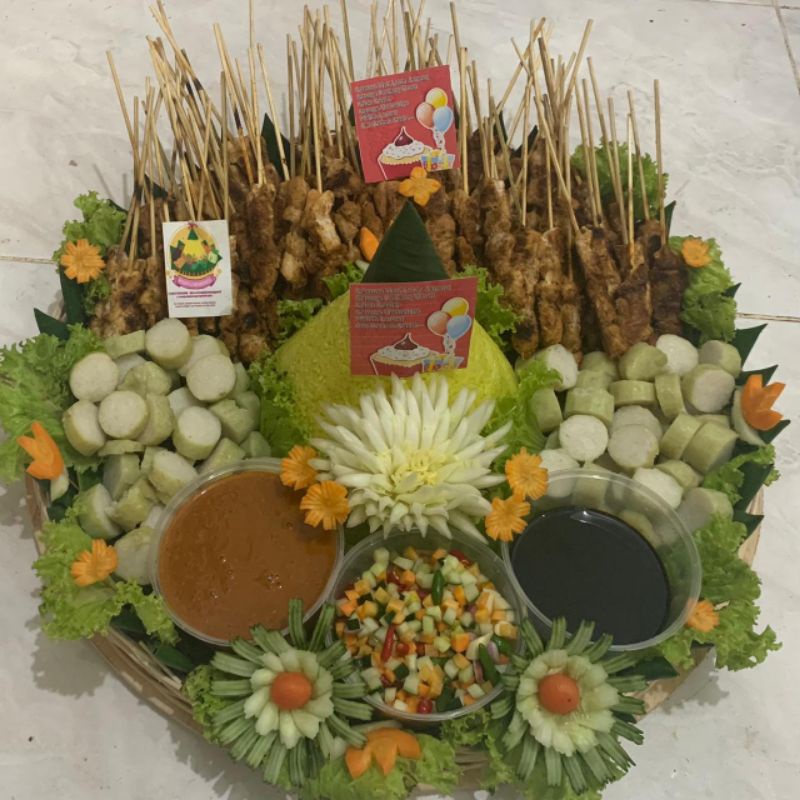 Sate Tumpeng 100 Tusuk, Nasi Tumpeng