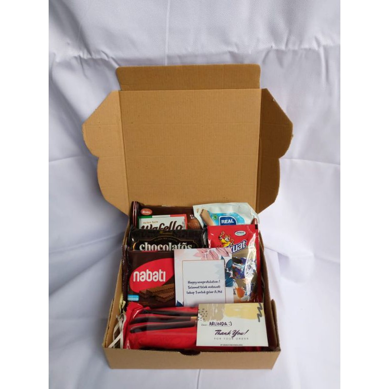 

CHOCO BOX / SNACK BOX HAMPERS GIFT BOX WISUDA KADO UNTUK TEMAN