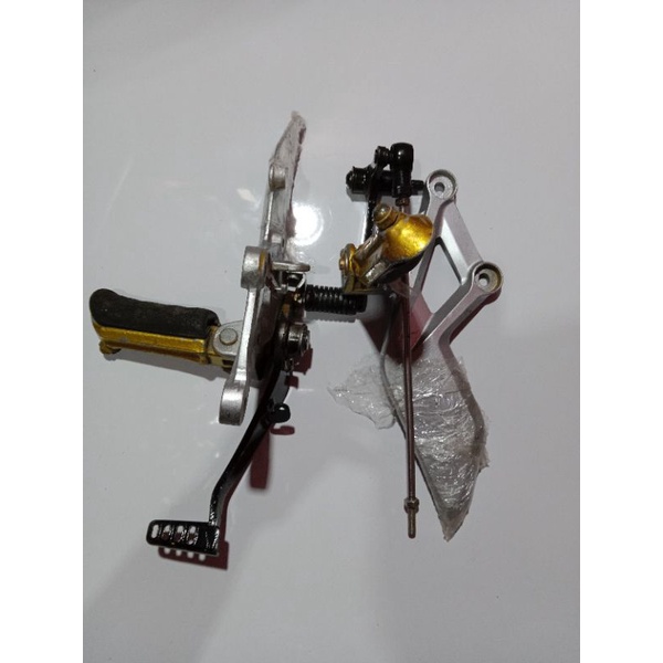 Footstep step Depan Honda CBR150R LED  K45 Original Copotan