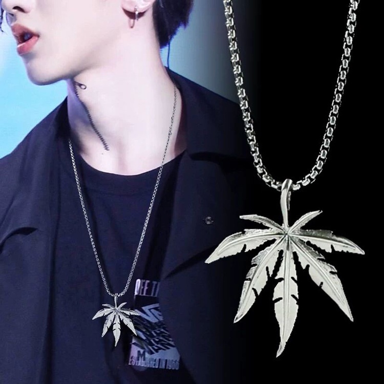 Kalung Pria Daun Maple Baja Titanium Rock Casting stainless steel leaf pendant Aksesoris Liontin Pria