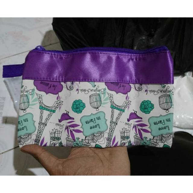 Souvenir pernikahan  pouch paris sablon kemas mika dompet kosmetik sablon