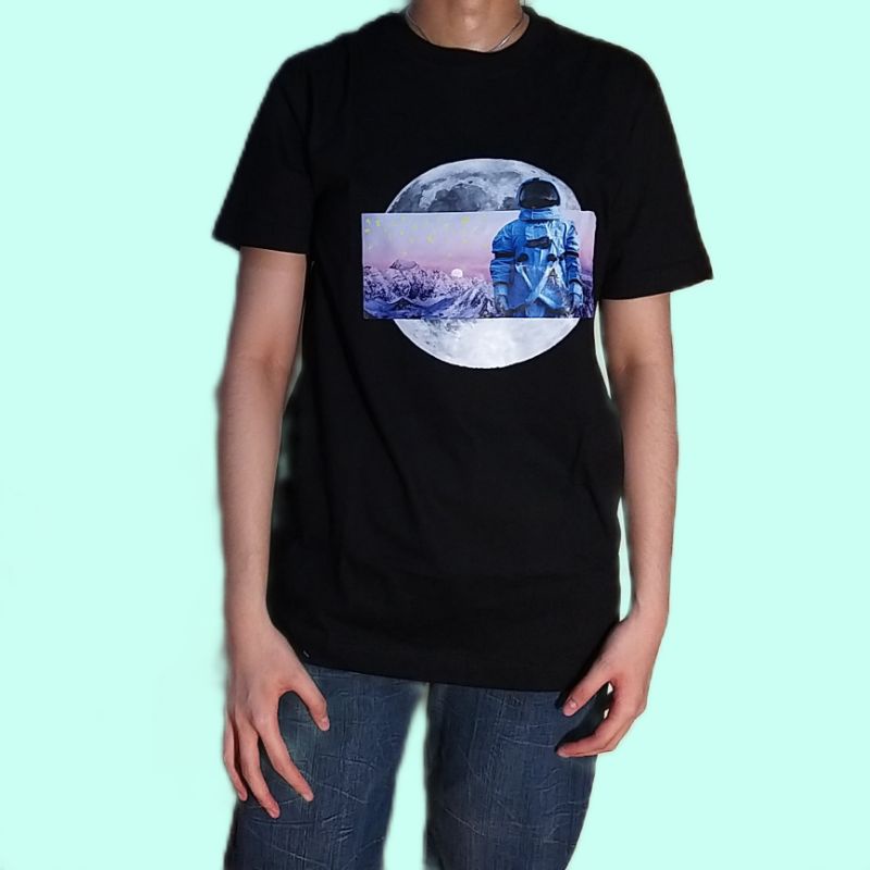 LOVEABLE. T-Shirt  "The Astronaut and Mountain"