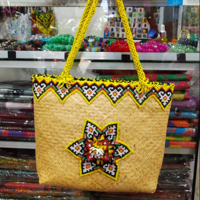 Tas rotan manik kalimantan