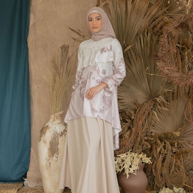 Wearing Klamby-Lasiana tunik Blush size M
