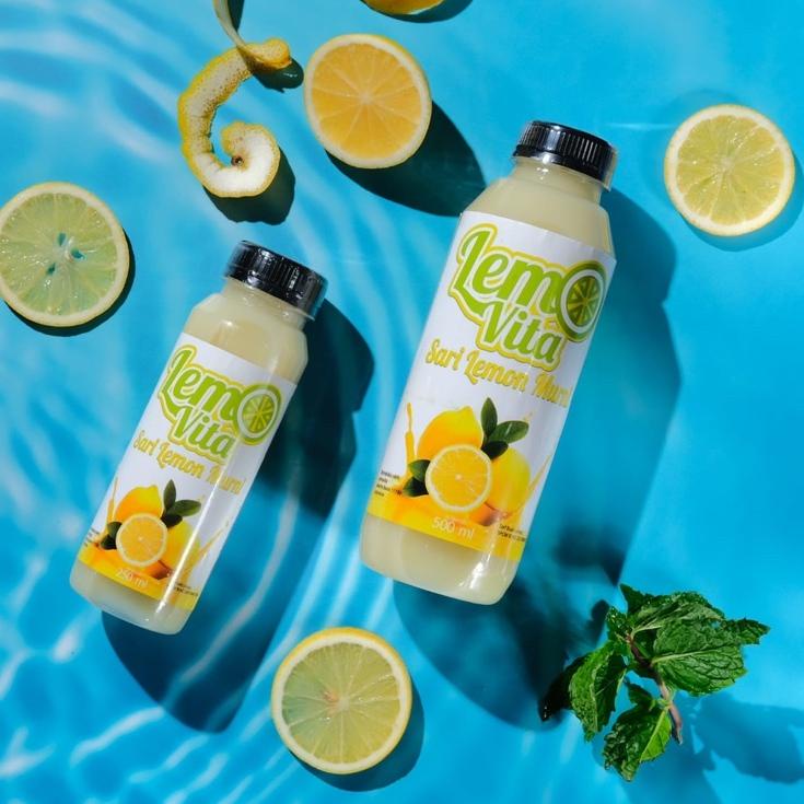 

COD !!! 10.10 PAKET 2x500ml (1 LITER) SARI LEMON LEMOVITA 500ml LEMON JUICE BPOM [KODE 99]
