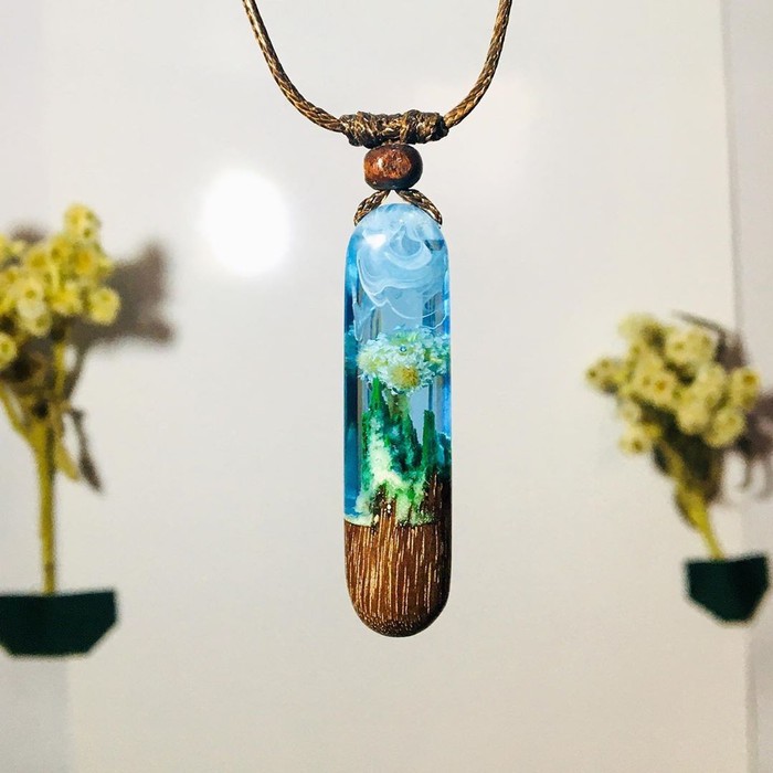 Kalung Resin Glow In The Dark Bangau Art