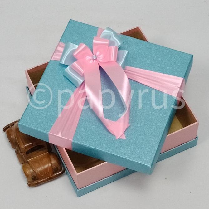 

Premium Product!!! Papyrus Sandwich 22,5X22,5 Tinggi 8Cm Kotak Kado Gift Box - Paling Dicari