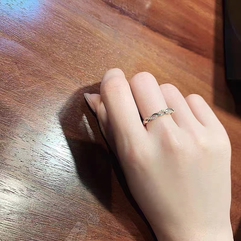 Cincin Model Terbuka Adjustable Aksen Berlian Gaya Retro