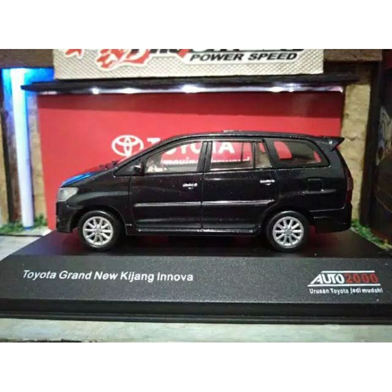 Diecast mobil toyota kijang innova original merchandise auto2000 miniatur skala 1:43