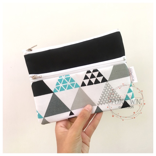 

Pencilcase Saku Black - Triangle Tosca Tempat Pensil Saku Resleting