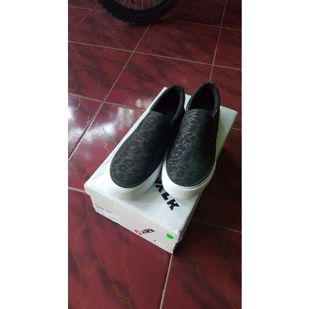 SEPATU PAYLESS AIRWALK SLIP ON BLACK SLIP ON HITAM