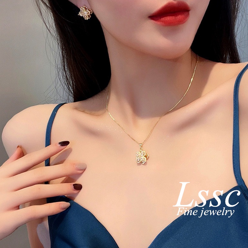 Kalung Titanium Semanggi Beruntung Berputar Bunga Berlian Mewah Emas 18K Anti Karat Perhiasan Wanita