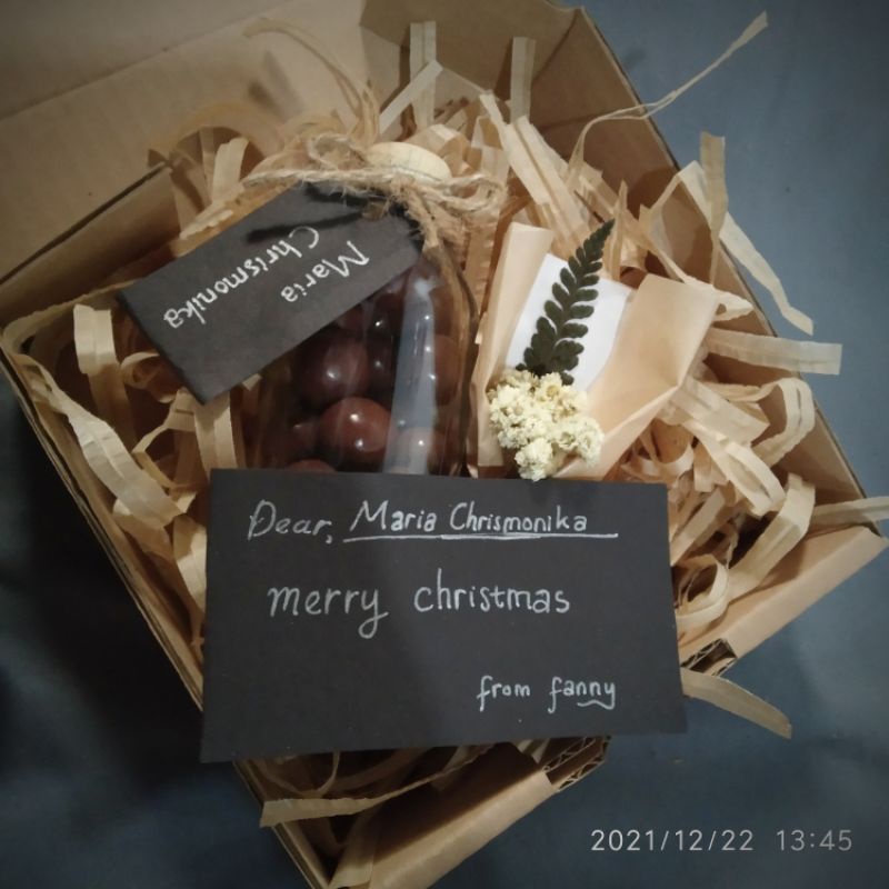 

Sparepart.craft - (sudah termasuk kotak hampers) Kado natal - Chrismast gift - Kado thanksgiving - hampers paskah - kado idul fitri - Kado coklat - kado ulang tahun - hadiah natal - hampers coklat - kado tahun baru - kado valentine - kado anniversary