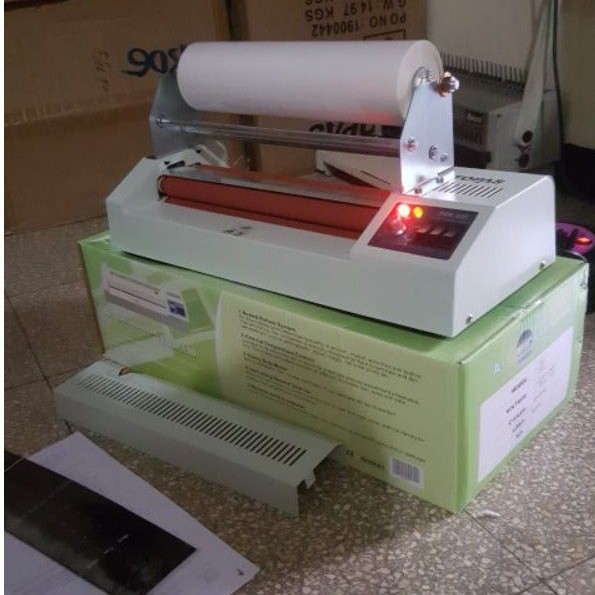 

Mesin Laminasi Panas Dingin Roll A3+ Modifikasi 33cm Topas FGK 330 Modified Laminating Machine Topas FGK 330mm